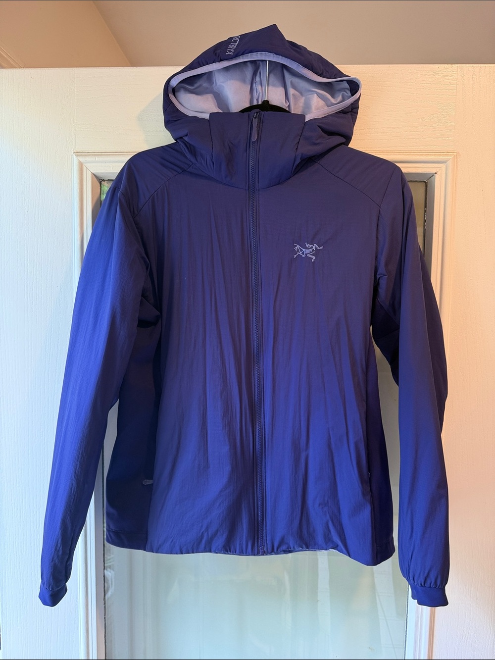 Arc'teryx Atom Women's Hooded Lightweight Jacket - Purple, Medium